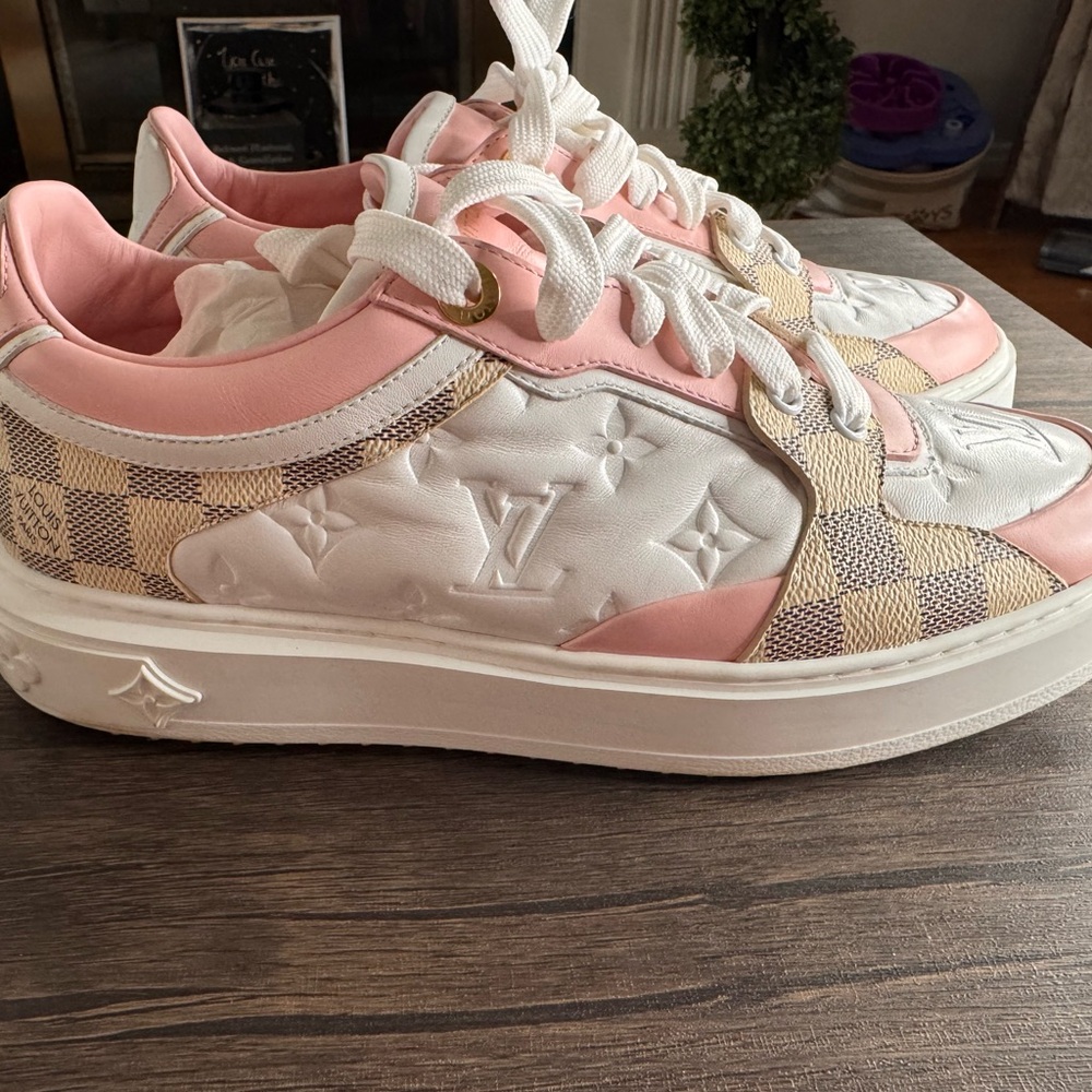 Louis Vuitton Pink Time Out Sneakers Leather Detail - Picture 2 of 10
